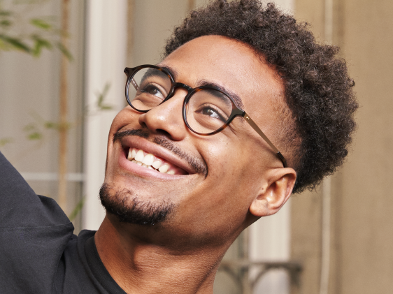 Lunettes de qualité accessibles aux bénéficiaires de l'Aide Médicale d'État (AME) | Opticien Engagé - Droit de Regard