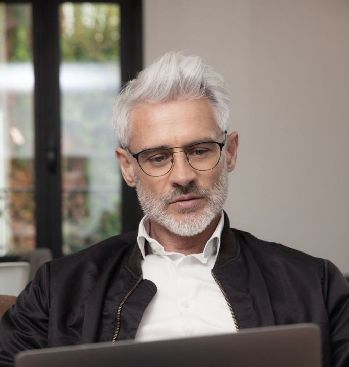 Lunettes de vue Homme Noir Genève portéees par Gael