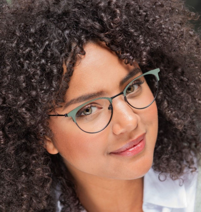 Lunettes de vue Femme Vert Cahors portée par Estelle