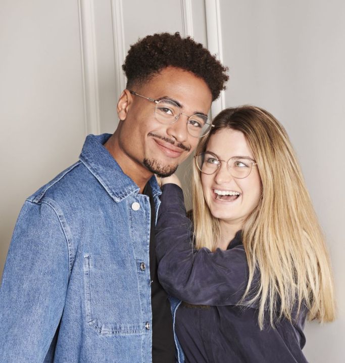 Lunettes de vue Mixte dore et argente Montreal portées par Kelly et Josias