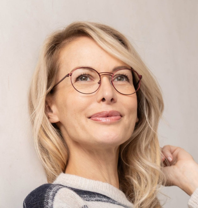 Lunettes de vue Femme Rouge Belfast portée par Jessica