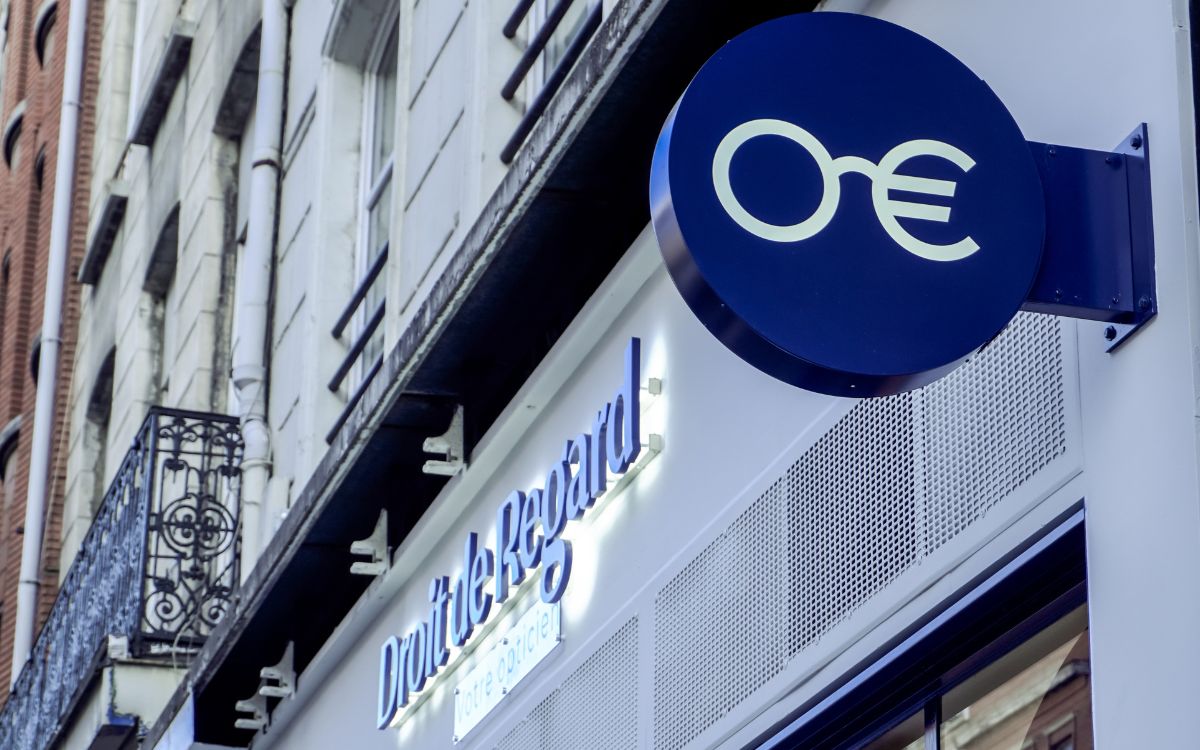 Façade de la boutique Droit de Regard, opticien rue Nationale à Lille