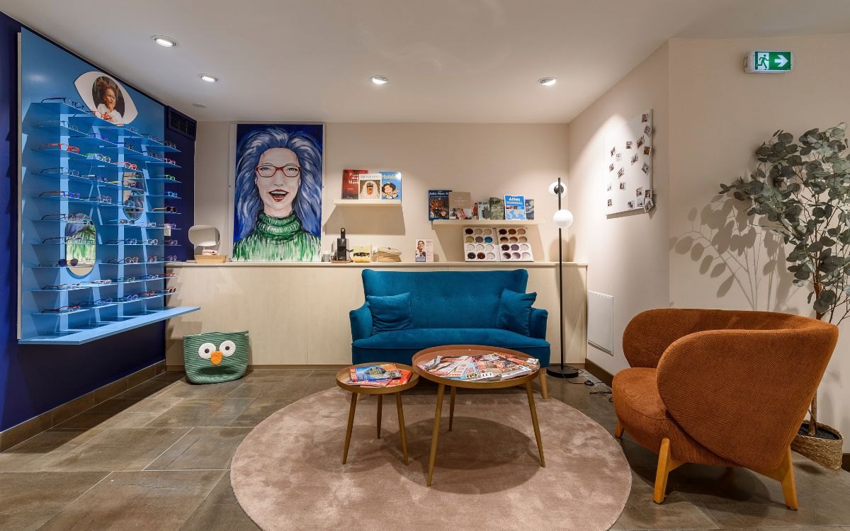 Coin salon et montures enfants, boutique Droit de Regard à Toulon
