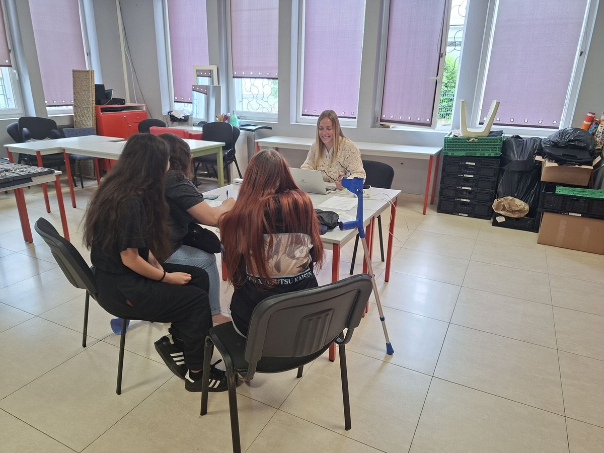 Opticienne Droit de Regard recevant des jeunes lors d'une intervention Hors les murs