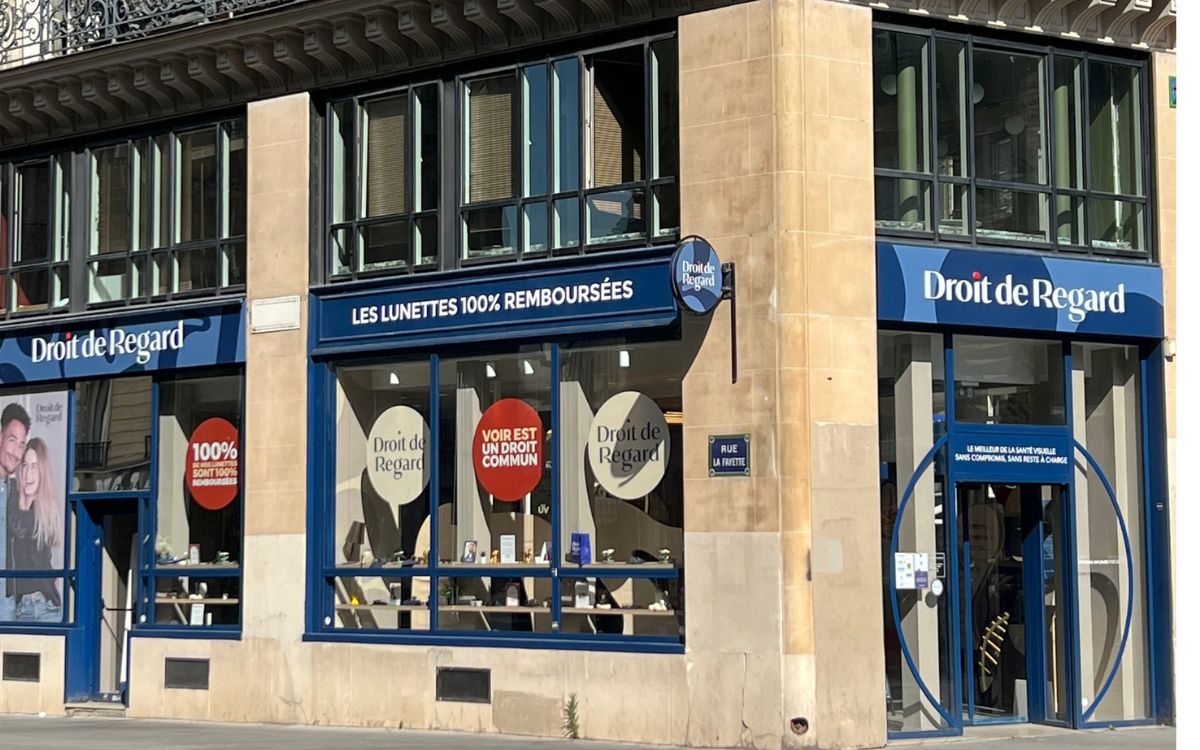Façade de la boutique Droit de Regard, opticien rue La Fayette à Paris 9e